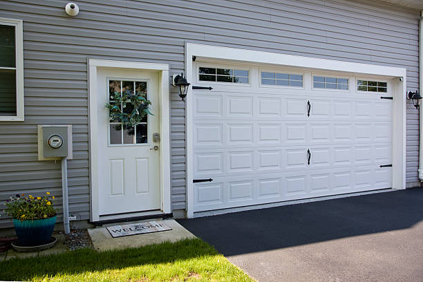 24/7 Emergency Garage Door Panel Replacement experts in Lockport Heights, IL